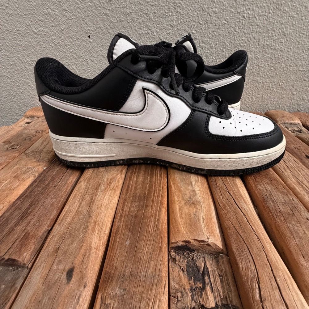 Nike Air Force 1 Low Size 9 Black White Panda Sneakers DV0788-001